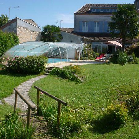 Clos Muneau Aiguillon Buitenkant foto