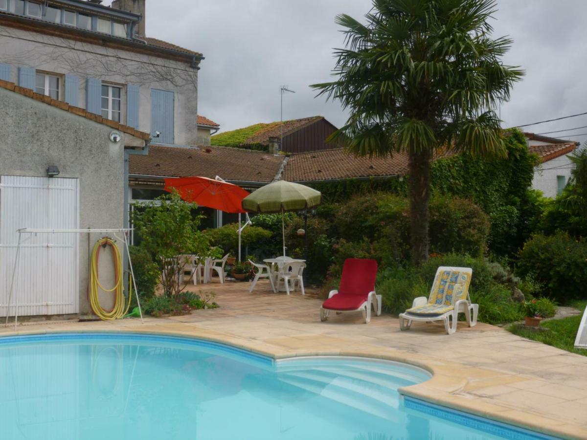 Clos Muneau Aiguillon Buitenkant foto